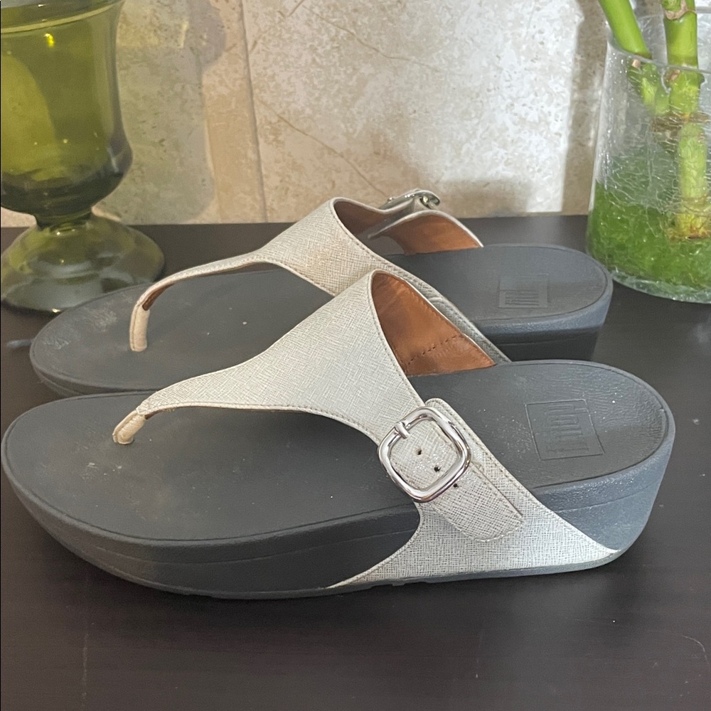 FitFlop Iridescent Silver Thong Wedge Sandals size